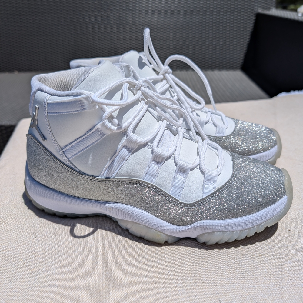 Jordan Retro 11 White Metallic Sneakers